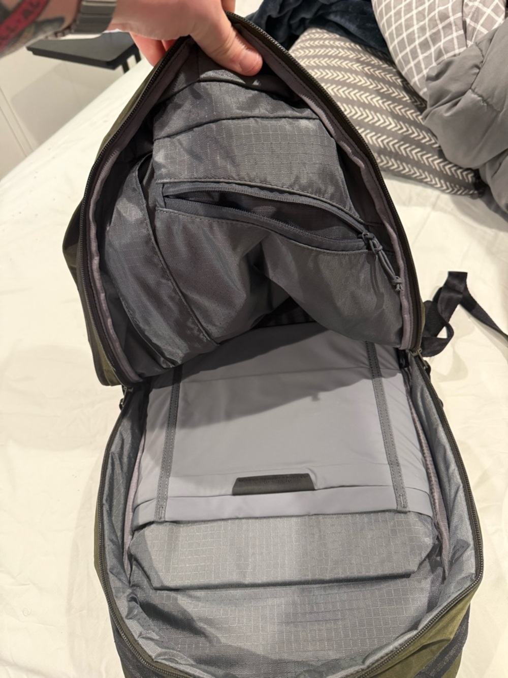 Able Carry Olive Green Daily plus 21L Backpack - Picture 12 of 12